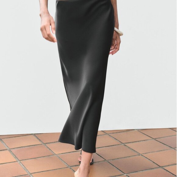 Zara Satin Black Midi Skirt - Picture 2 of 3